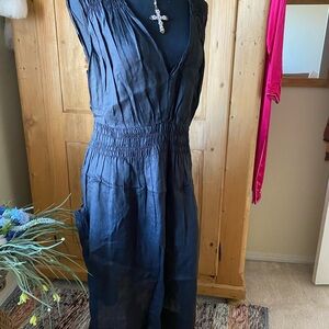 Black Sleeveless V-Neck Dress